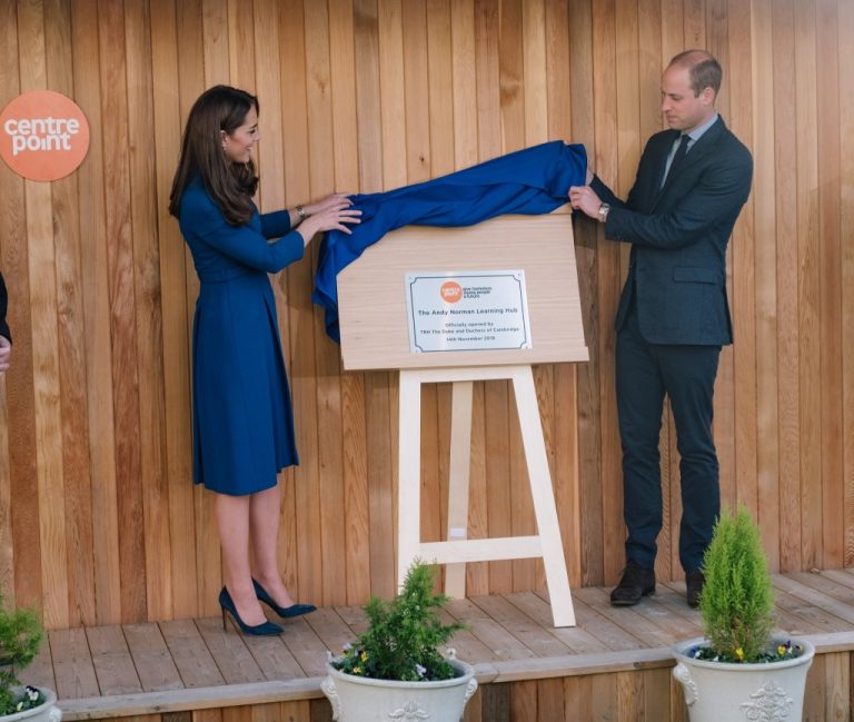 Belsigns Horsham Exterior Plaques - Royal